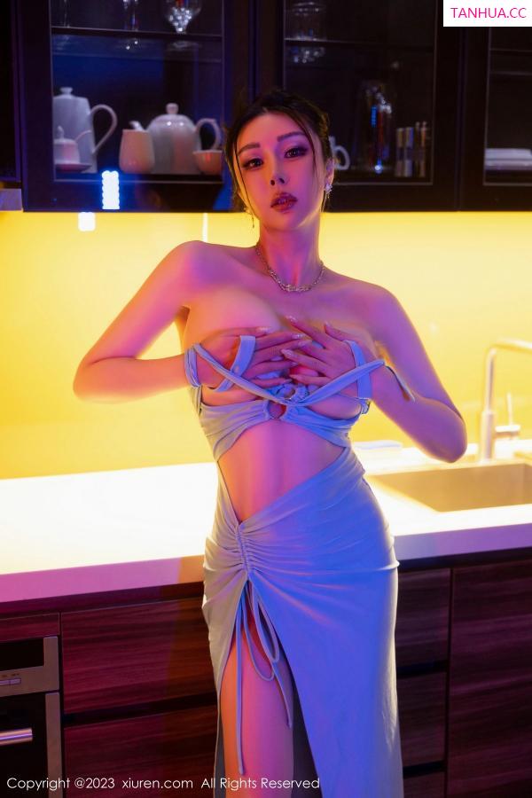 田冰冰  [XiuRen]高清写真图 2023.09.27 No.7446 田冰冰 长裙美臀第42张图片